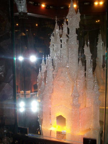 le chateau de la belle au bois dormant en cristal d'une valeur de 25000 euro